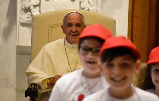 Pope Francis meets with students in Paul VI audience hall on May 31, 2014.   Daniel Ibáñez/CNA.