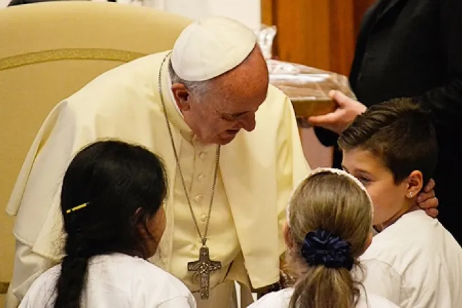 Pope Francis meets with students in Paul VI audience hall on May 31 2014 Credit Daniel Ibez CNA 6 CNA 5 31 14