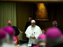 Pope Francis meets with the Italian bishops' conference in the Vatican's Synod Hall, May 21 2018. 