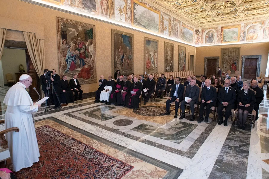  Pope Francis meets with the "Shahbaz Bhatti Mission" association Nov. 30, 2018. ?w=200&h=150