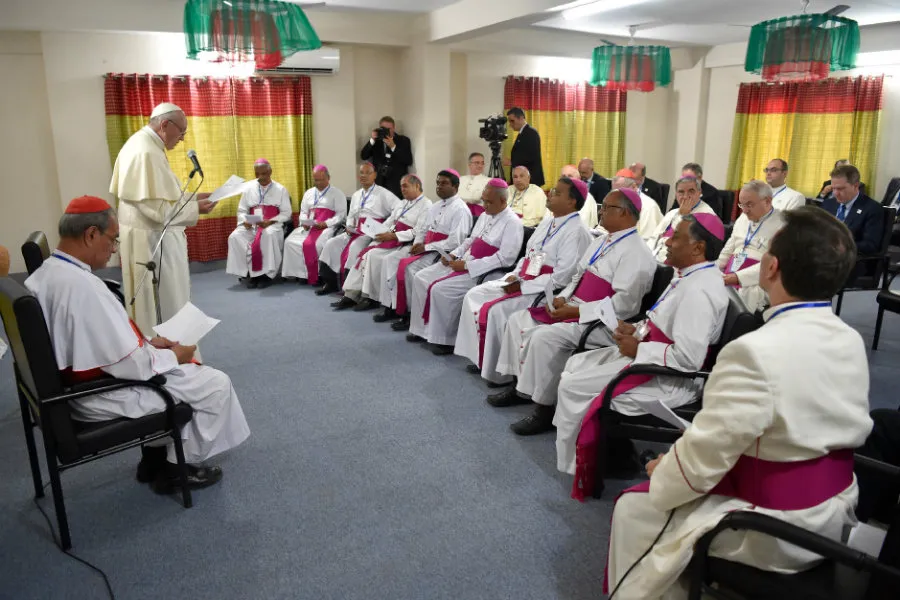 Pope Francis meets with the bishops of Bangladesh Dec. 1, 2017. ?w=200&h=150