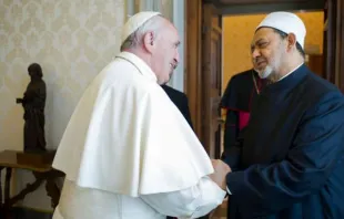 Pope Francis meets with the grand imam Sheik Ahmed Muhammad Al Tayyib at the Vatican May 23, 2016.   L'Osservatore Romano.