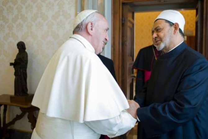Pope Francis meets with the grand imam Sheik Ahmed Muhammad Al Tayyib at the Vatican May 23 2016 Credit LOsservatore Romano CNA