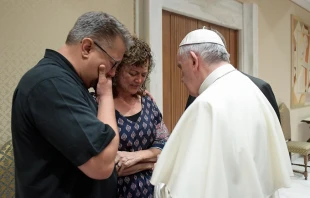 Pope Francis meets with the parents of Beau Jordan Solomon July 6, 2016.   L'Osservatore Romano.