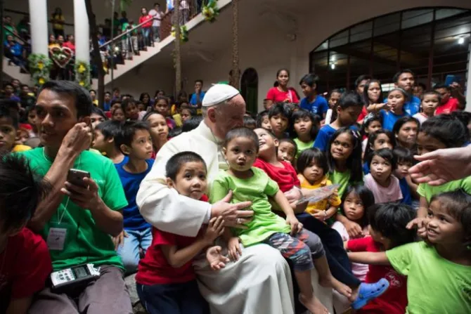 Pope Francis met with street children during his visit to the Philippines on Jan 16 2015 Credit ANSA OSSERVATORE ROMANO CNA