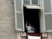 Pope Francis presides over the Regina Caeli on April 21, 2013. 