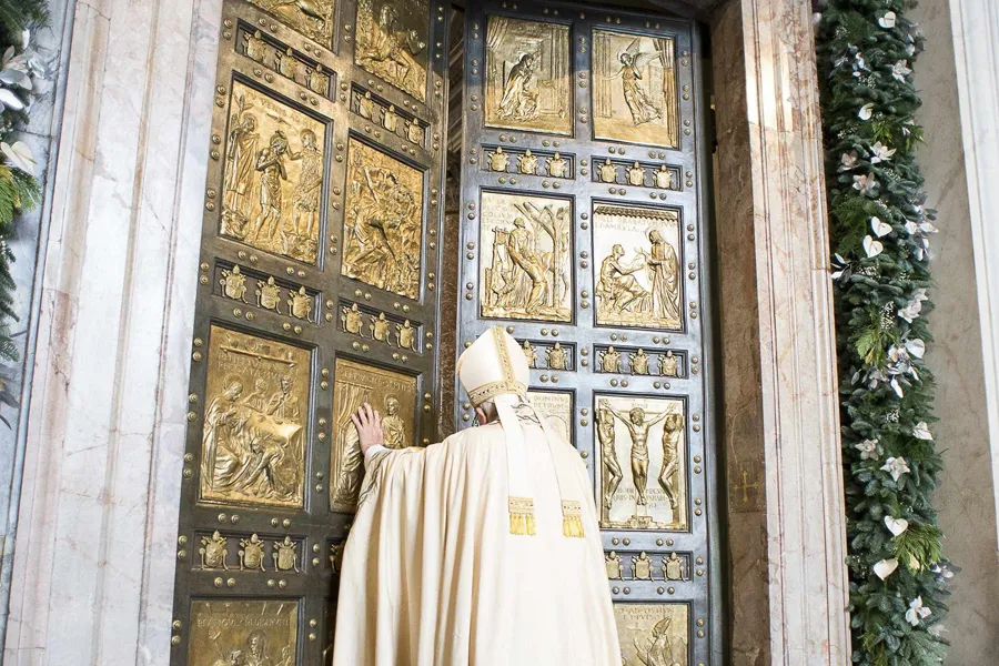 Pope Francis opens the Holy Doors at St. Peter's Basilica to begin the Year of Mercy, Dec. 8, 2015.?w=200&h=150
