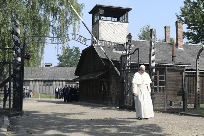 Pope Francis pays a solemn visit to the Auschwitz and Birkenau concentration camps on July 29 2016 Credit LOsservatore Romano CNA