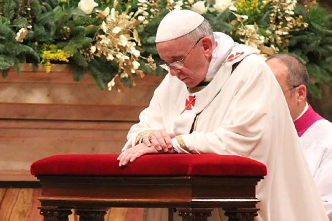 Pope Francis praying Credit Lauren Cater CNA