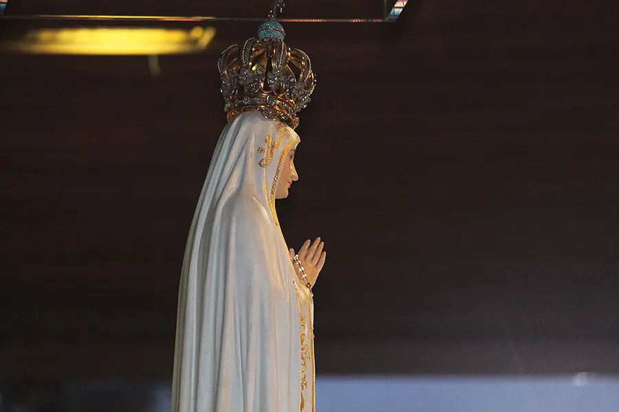 Pope Francis prays at the statue of Our Lady of Fatima on May 12, 2017. ?w=200&h=150