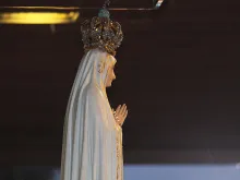 Pope Francis prays at the statue of Our Lady of Fatima on May 12, 2017. 