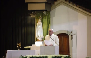 Pope Francis greets pilgrims at the Chapel of the Apparitions in Fatima, Portugal, May 12, 2017.   Daniel Ibanez/CNA.