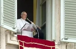 Pope Francis leads his first Regina Coeli prayer on April 1, 2013. ?w=200&h=150
