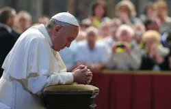 Pope Francis prays in front of Blessed John XXIII's tomb on June 3, 2013 in St. Peter's Basilica. ?w=200&h=150