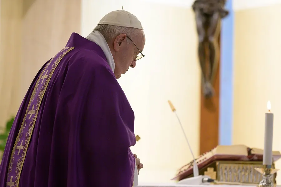 Pope Francis prays in the chapel of Casa Santa Marta March 23, 2020. ?w=200&h=150