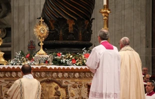 Pope Francis presides over Vespers and exposition of the Blessed Sacrament in St. Peter's Basilica Dec. 31, 2015.   Alexey Gotovsky/CNA.