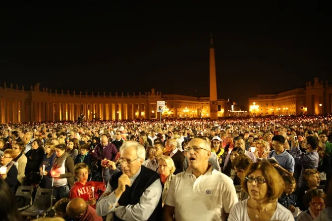Pope Francis presides over an Oct 4 2014 prayer vigil for the Extraordinary Assembly for the Synod of Bishops on the Family Credit Daniel Ibez CNA