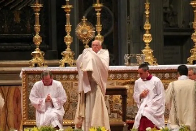 Pope Francis presides over worldwide Holy Hour in St Peters Basilica June 2 Credit Alan Holdren CNA 500x320