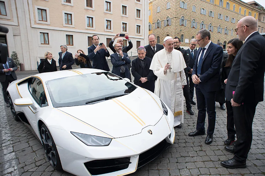 Pope Francis receives a donated Lamborghini Huracan which he will auction off to charity at Casa Santa Marta on November 15, 2017. ?w=200&h=150