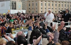 Pope Francis makes his way through St. Peter's Square during his April 3, 2013 general audience. ?w=200&h=150
