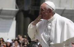 Pope Francis sends a kiss to someone in the crowd at the May 8, 2013 general audience in St. Peter's Square. ?w=200&h=150