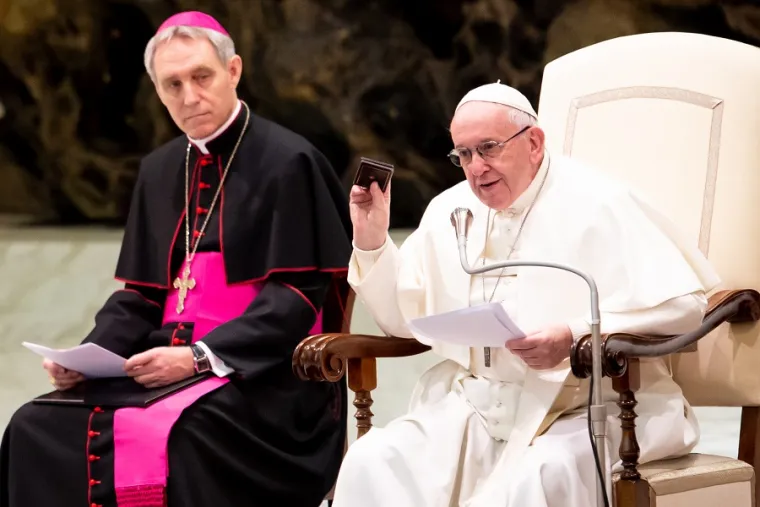 Pope Francis shows the Way of the Cross meditations he keeps in his pocket, Jan. 30, 2019. Credit: Daniel Ibanez/CNA.