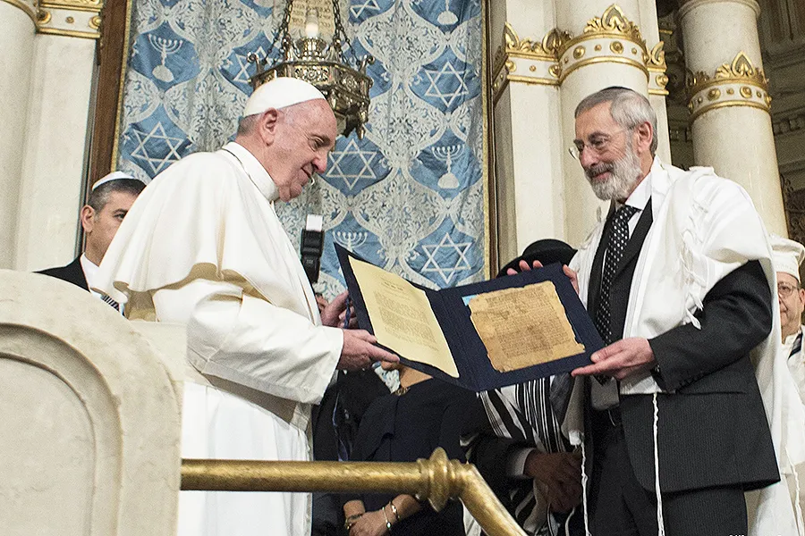Pope_Francis_speaks_to_Jewish_leaders_at_Romes_Major_Synagogue_on_January_17_2016_in_Rome_Italy_Credit_LOsservatore_Romano_2_CNA.jpg