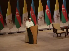 Pope Francis speaks to authorities in Azerbaijan Oct. 2, 2016. 