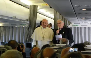 Pope Francis speaks to journalists on his flight to Sarajevo June 6, 2015.   Angela Ambrogetti/CNA.