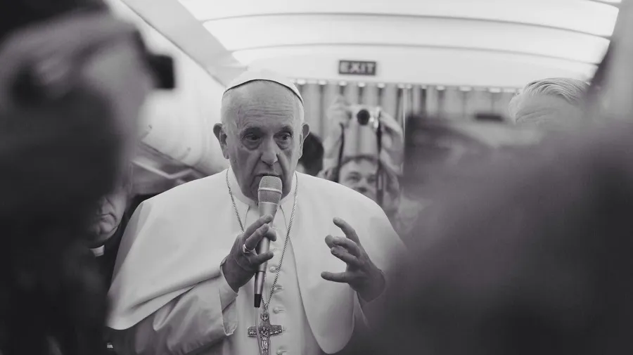 Pope Francis speaks to journalists on the flight from Rome to Armenia, June 24, 2016. ?w=200&h=150