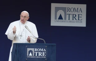 Pope Francis speaks to students during his visit to Roma Tre University Feb. 17, 2017.   Daniel Ibáñez/CNA.