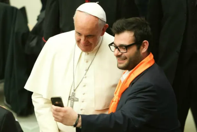 Pope Francis takes a selfie in Paul VI Hall on April 30 2015 Credit Daniel IbanezCNA CNA Size