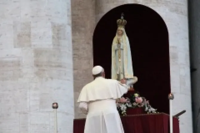 Pope Francis touches Our Lady of Fatima Statue at Oct 12 vigil Credit Lauren Cater CNA CNA