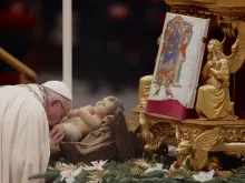 Pope Francis venerates the Child Jesus during Vespers Dec. 31, 2017. 