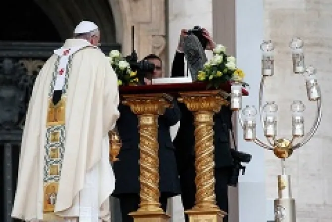 Pope Francis venerates the relics of St Peter on November 24 2013 Credit Lauren Cater CNA CNA 11 25 13