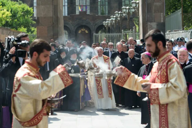 Pope Francis visit Apostolic Cathedral June 24 2016 Armenia Credit LOR CNA