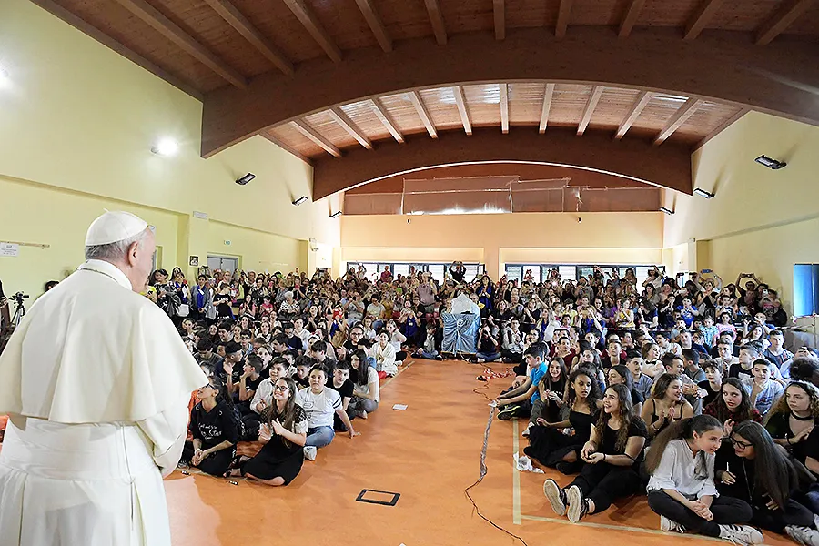 Pope Francis visits the Comprehensive Institute 'Elisa Scala' of Rome for Mercy Friday on May 25, 2018. ?w=200&h=150