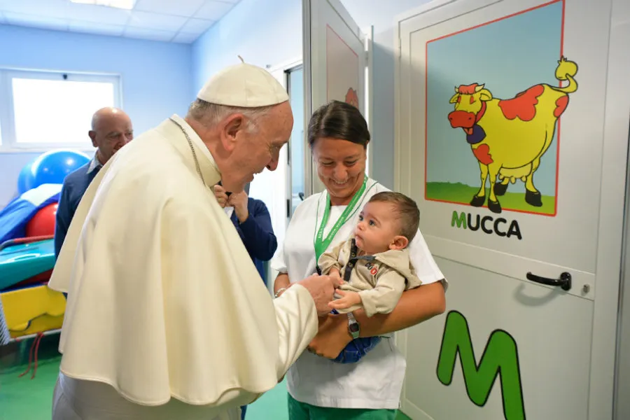 Pope Francis visits the Santa Lucia Foundation neuro-rehabilitation center in Rome Sept. 22, 2017. Copyright L'Osservatore Romano. ?w=200&h=150
