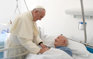 Pope Francis visits the San Raffaele Borona assisted living home in Rieti, Italy Oct. 4, 2016. Credit: Vatican Media/CNA