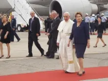 Pope Francis walks with Brazilian President Dilma Rousseff at Rio’s Galeão-Antonio Carlos Jobim Airport on July 22, 2013. 