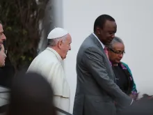 Pope Francis walks with Pres. Uhuru Kenyatta at the State House in Nairobi, Kenya on Nov. 26, 2015. 