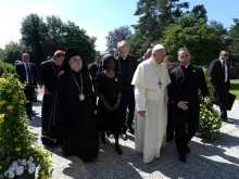 Pope Francis walks with ecumenical leaders in Geneva June 21, 2018. 