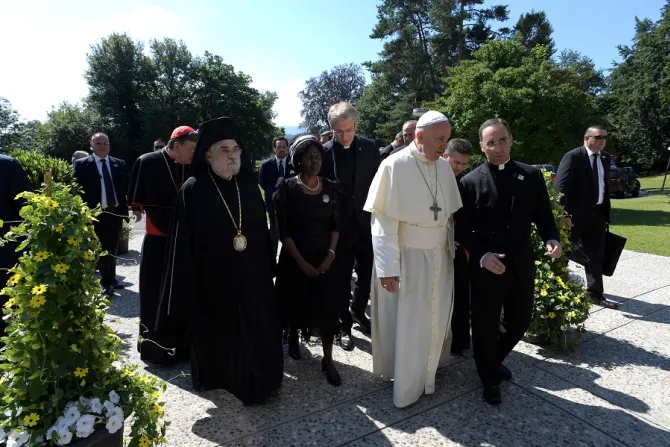 Pope Francis walks with ecumenical leaders in Geneva June 21 2018 Credit Vatican Media CNA