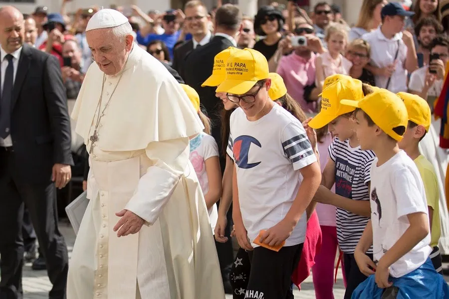 Pope Francis walks with young people during his general audience June 13, 2018. ?w=200&h=150
