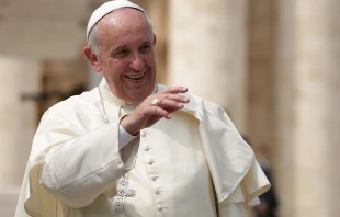 Pope Francis waves to the crowds at the general audience in St. Peter's Square on Sept 2, 2015.   Daniel Ibanez/CNA.