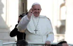 Pope Francis waves to pilgrims during his April 12, 2017, general audience in St. Peter's Square.   Lucia Ballester/CNA.