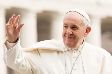 Pope Francis waves to pilgrims during his March 28 2018 general audience in St Peters Square Credit Daniel Ibez CNA