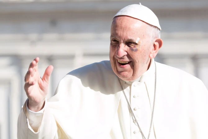 Pope Francis waves to pilgrims during his Sept 13 2017 general audience in St Peters Square Credit Daniel Ibez CNA