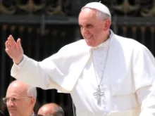 Pope Francis waves to the crowd at the May 22, 2013 general audience. 