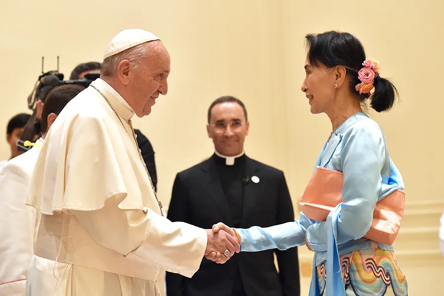 Pope Francis with Aung San Suu Kyi, winner of the 1991 Nobel Peace Prize in the Diplomatic Corps Hall on Nov. 28, 2017. ?w=200&h=150